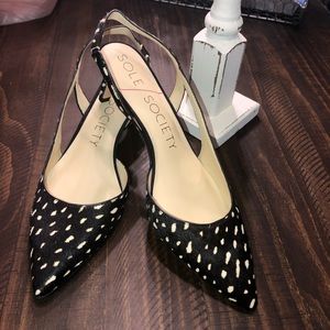 NWT Sophisticated kitten heel sling back classic black and off white, incl box